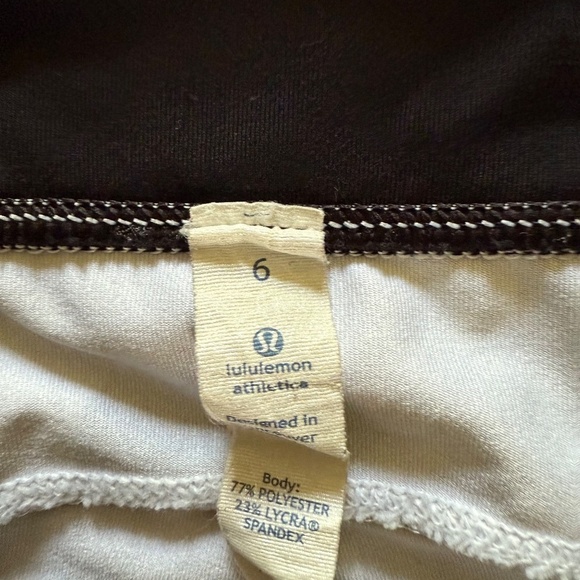 Lululemon Run: Dart and Dash Short | Size 6 | Seaside Dot White/Black - Picture 5 of 7